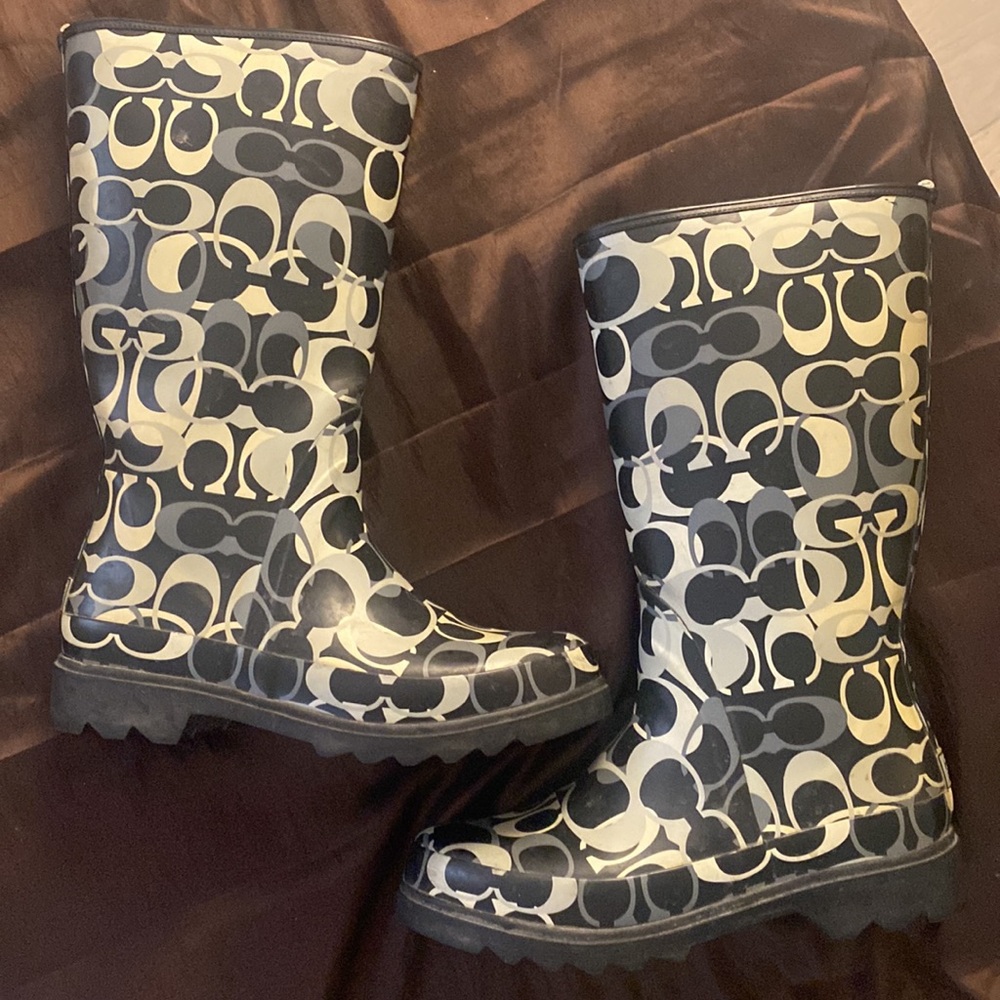 ๐ Coach Signature Rain Boots - size 7 - Picture 3 of 5